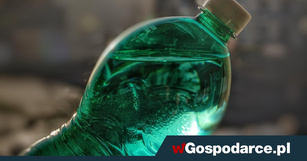 Uwaga, odłamki szkła w butelkach z wodą!