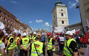 Uczestnicy protestu organizowanego przez NSZZ „Solidarność” / autor: PAP/Szymon Pulcyn