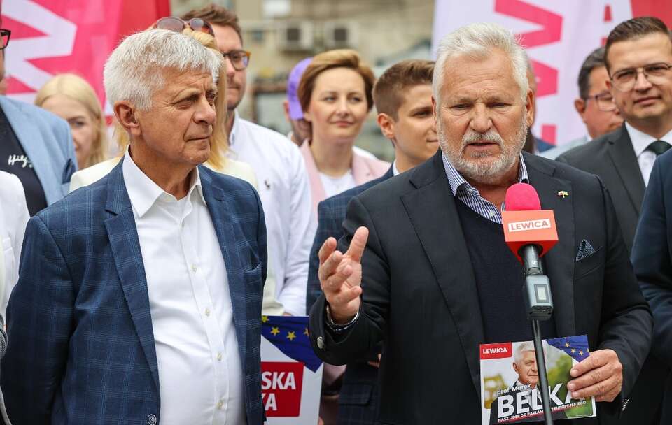 Były premier, europoseł Marek Belka oraz były prezydent RP Aleksander Kwaśniewski podczas konferencji prasowej Nowej Lewicy w Pasażu Schillera w Łodzi / autor: PAP/Marian Zubrzycki