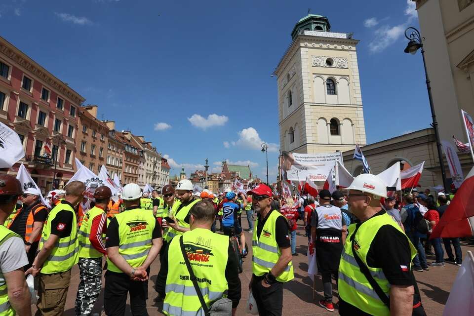 Uczestnicy protestu organizowanego przez NSZZ „Solidarność” / autor: PAP/Szymon Pulcyn
