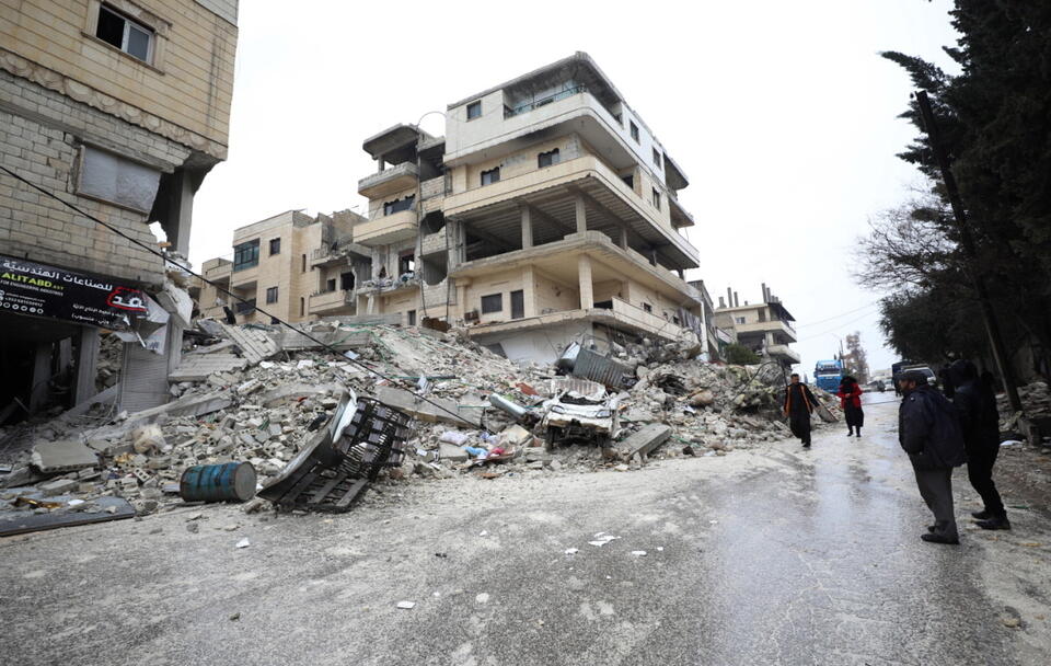 Skutki trzęsienia ziemi w Syrii / autor: PAP/EPA/YAHYA NEMAH