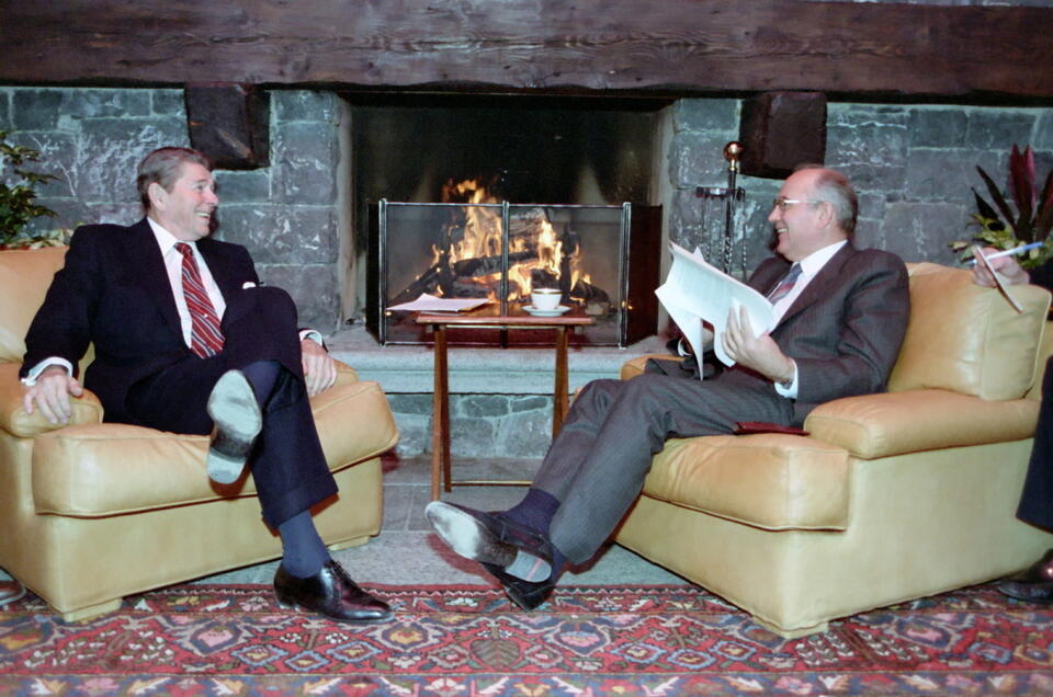 Michaił Gorbaczow, Ronald Reagan / autor: PAP/EPA