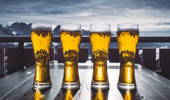 Naukowcy chcą, by UE bardziej ograniczyła reklamy alkoholu. Także w internecie