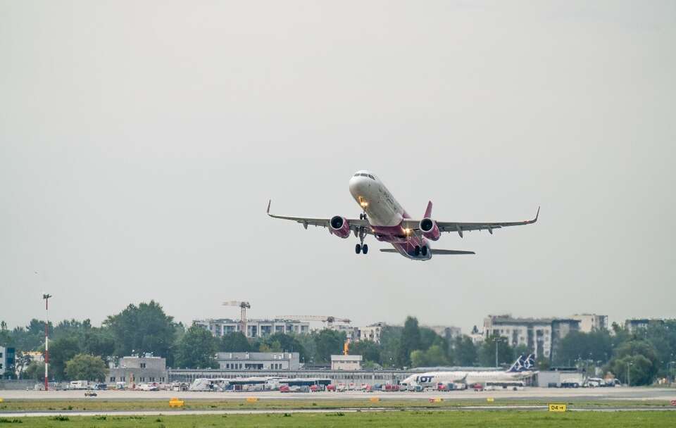 Samolot Wizz Air zawrócił na Lotnisko Chopina / autor: Fratria