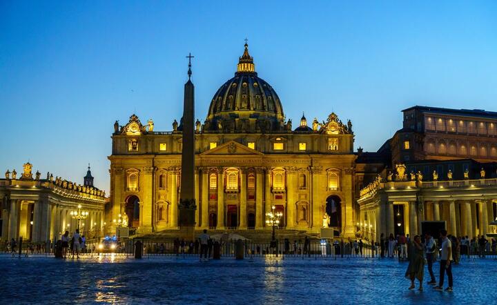 Kardynał okradał Watykan? Chodzi o miliony euro