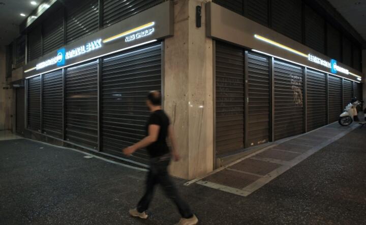 Zmknięta siedziba Narodowego Banku Grecji w centrum Aten, fot. PAP / EPA / SIMELA PANTZARTZI 