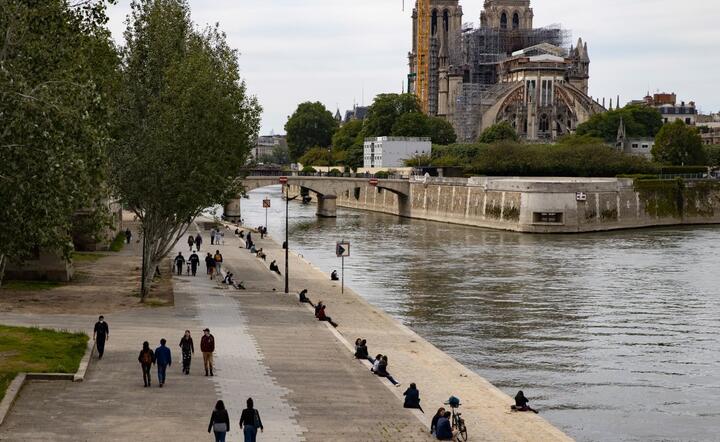 Paryż / autor: PAP/EPA/IAN LANGSDON