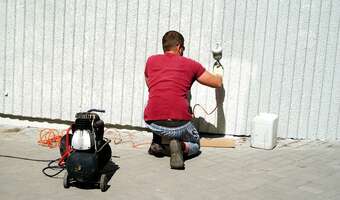 Musisz wpuścić sąsiada na podwórko