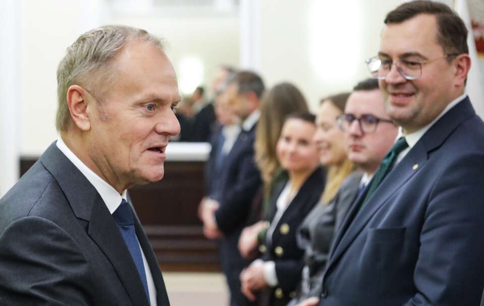 Na zdj. premier Donald Tusk podczas posiedzenia Rady Ministrów. 54 proc. respondentów jest niezadowolonych z tego, że na czele rządu stoi Donald Tusk / autor: PAP/Tomasz Gzell