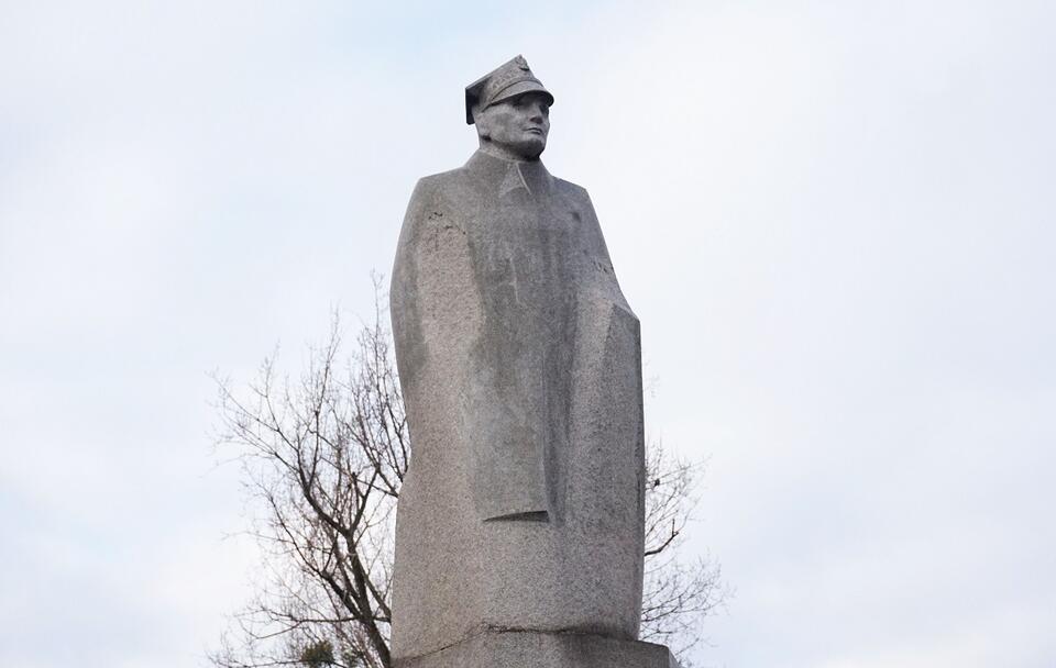 Pomnik gen. Stefana Grota Roweckiego / autor: Fratria