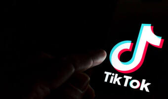 Polska pokochała TikToka, zapominając o zagrożeniach