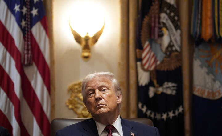 Prezydent USA Donald Trump w Białym Domu / autor: PAP/EPA/YURI GRIPAS 