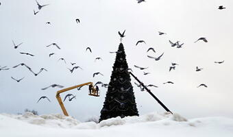 W Moskwie burza śnieżna i... alarm przeciwlotniczy