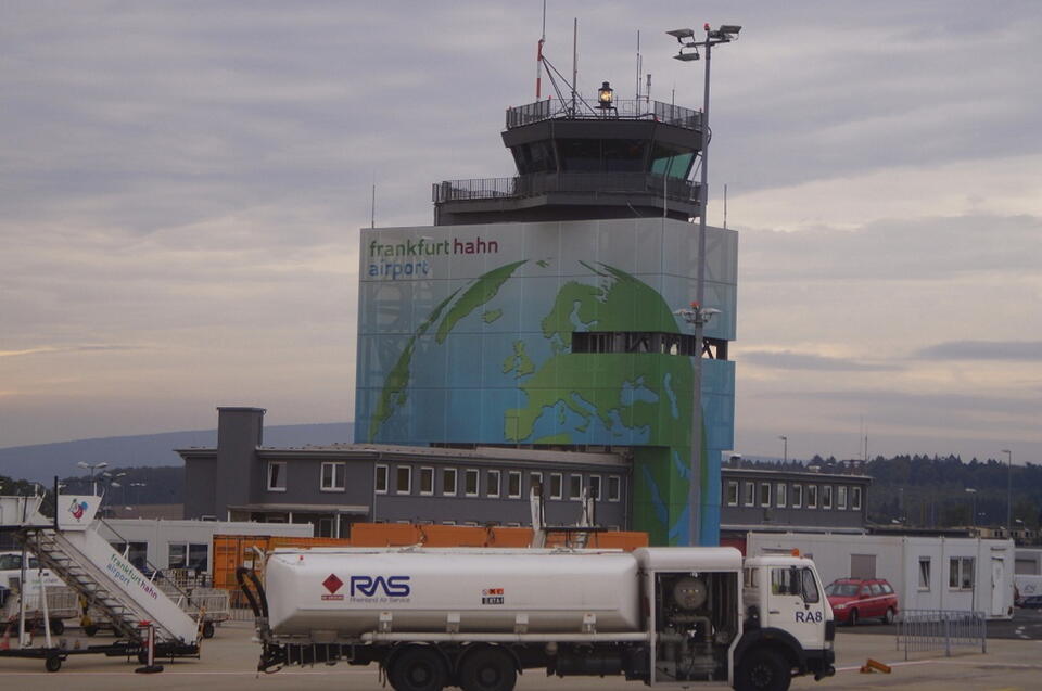 Lotnisko Frankfurt-Hahn / autor: Autorstwa Tadekptaku - Praca własna, CC BY 4.0; https://pl.wikipedia.org/ 