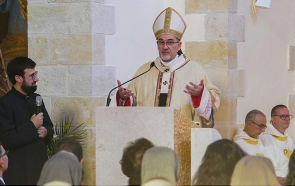Kard. Pierbattista Pizzaballa podczas Mszy św. w uroczystość Wniebowzięcia Najświętszej Marii Panny  / autor: Vatican Media