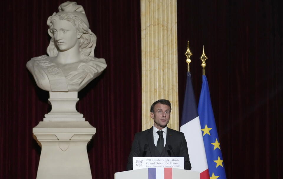 Macron: Antysemityzm powraca w słowach i na ścianach