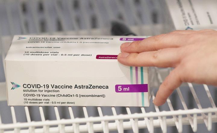 opakowanie ze szczepioką AstraZeneca / autor: TVP Info