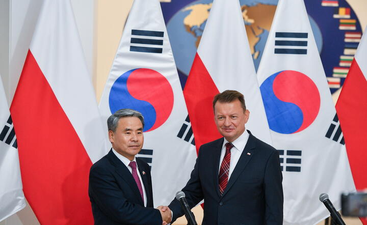  Minister obrony narodowej RP Mariusz Błaszczak (P) i minister obrony Korei Południowej Lee Jong-sup (L) / autor: PAP