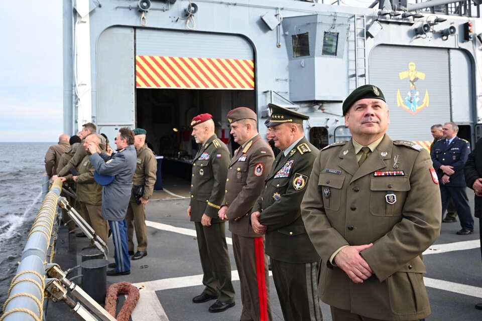 GDYNIA ĆWICZENIE PODCZAS SPOTKANIA SZEFÓW OBRONY V4 / autor: PAP/Adam Warżawa