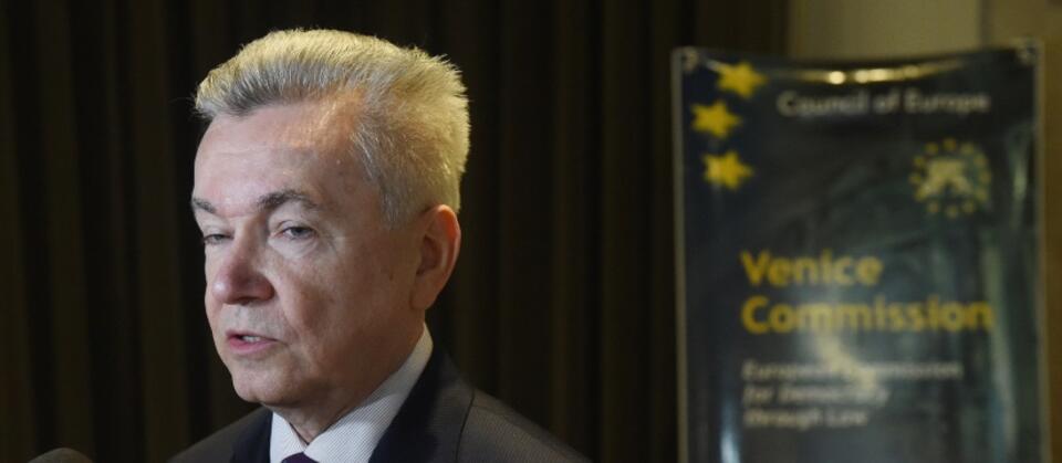 Stały przedstawiciel RP przy Radzie Europy Janusz Stańczyk podczas konferencji prasowej w przerwie obrad Komisji Weneckiej w Wenecji / autor: PAP/Radek Pietruszka