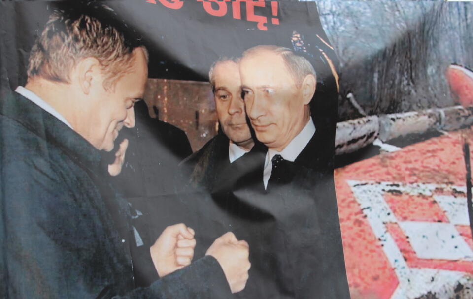 Transparent na obchodach 4. rocznicy katastrofy smoleńskiej / autor: Fratria