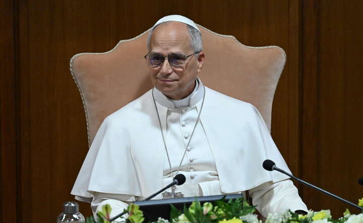 Papież Leon XIV na prezentacji encykliki "Magnifica humanitas" w Watykanie / autor: PAP/EPA/MAURIZIO BRAMBATTI 