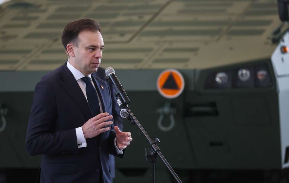 Domański mimo weta już zapowiada zamówienia z SAFE!