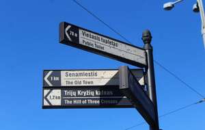 Na zdjęciu znaki informacyjne w Wilnie / autor: Fratria