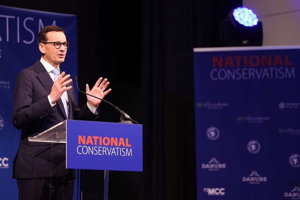 Były premier Mateusz Morawiecki podczas konferencji NatCon w Brukseli / autor: X/National Conservatism
