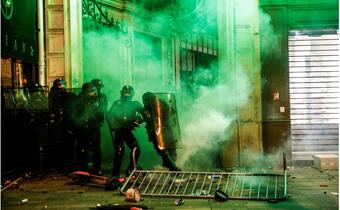 Francja: Rząd pomału ustępuje protestującym