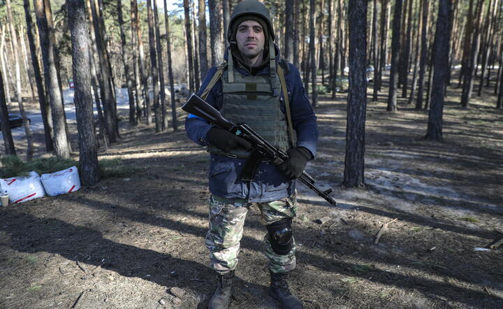 Żołnierz ukraińskich wojsk obrony terytorialnej / autor: PAP/EPA