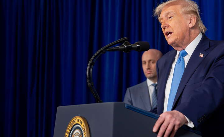 Prezydent USA Donald Trump na konferencji prasowej w rezydencji Mar-a-Lago na Florydzie podsumowuje sytuację w Wenezueli / autor: PAP/EPA/NICOLE COMBEAU 