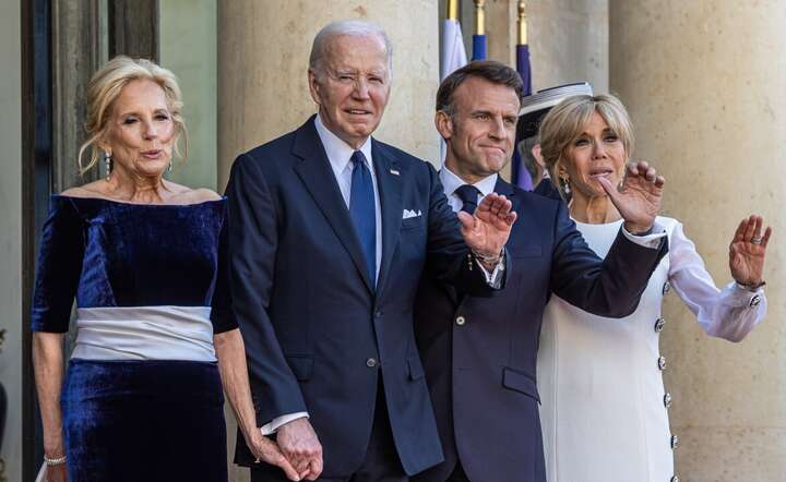 Jill Biden (pierwsza z lewej) i Joe Biden oraz Emmanuel Macron i Brigitte Macron  / autor: PAP / EPA / Christophe Petot Tensson