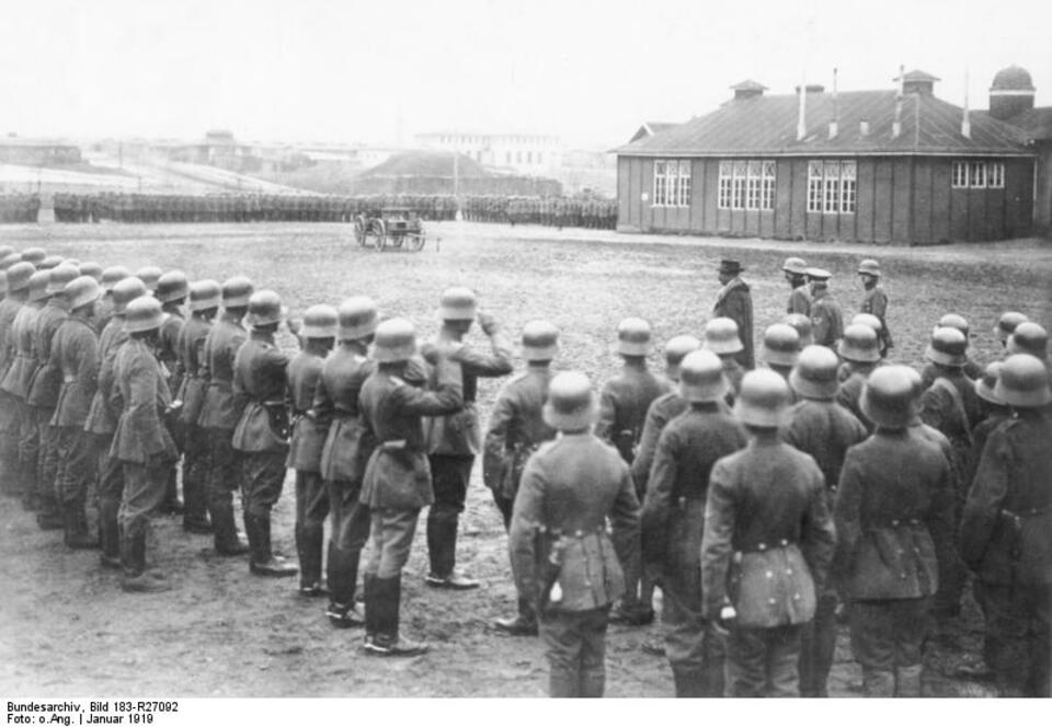 Wikipedia - Bundesarchiv: oddziały Freikorpsu. 