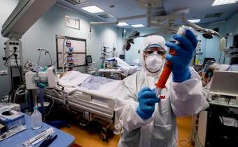 Włoscy naukowcy apelują o drastyczne kroki w walce z epidemią