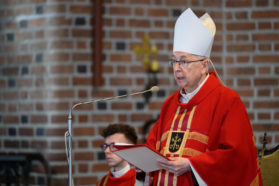 Przewodniczący KEP, metropolita poznański abp Stanisław Gądecki / autor: PAP/Jakub Kaczmarczyk