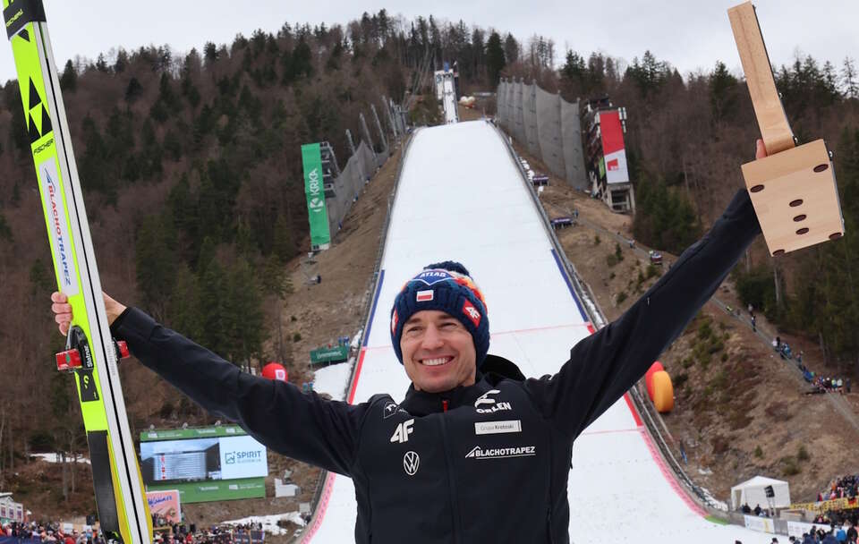 Trzykrotny mistrz olimpijski w skokach narciarskich Kamil Stoch zakończył karierę,  / autor: PAP/Grzegorz Momot