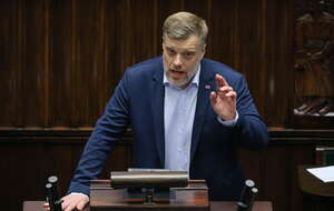 Adrian Zandberg na sali plenarnej Sejmu / autor: PAP/Paweł Supernak