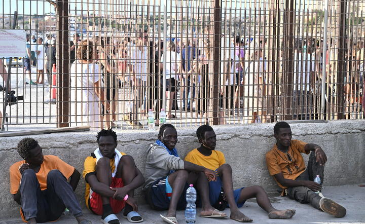 Imigranci na Lampedusie / autor: PAP/EPA