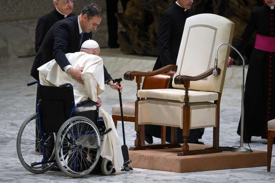 Papież Franciszek choruje na zapalenie oskrzeli