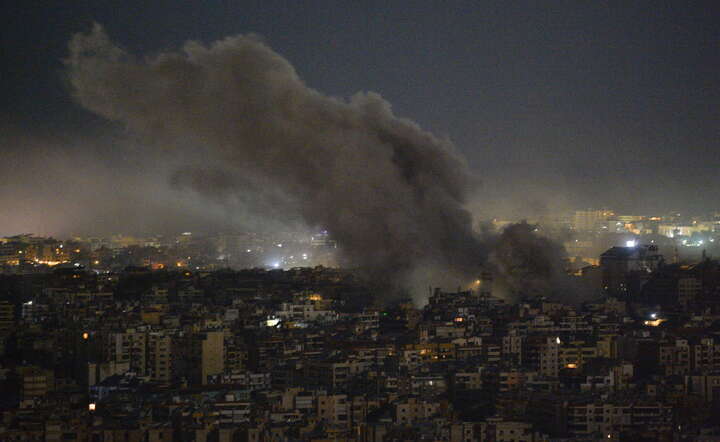 Efekty izraelskiego ataku w Bejrucie / autor: PAP/EPA/WAEL HAMZEH