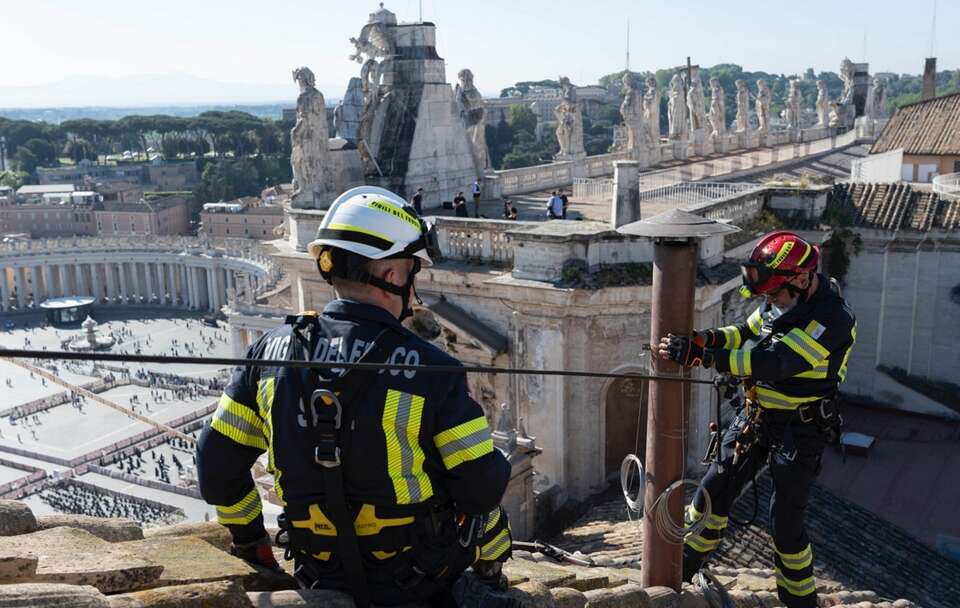 Przygotowania Kaplicy Sykstyńskiej na konklawe / autor: Fot. Vatican Media