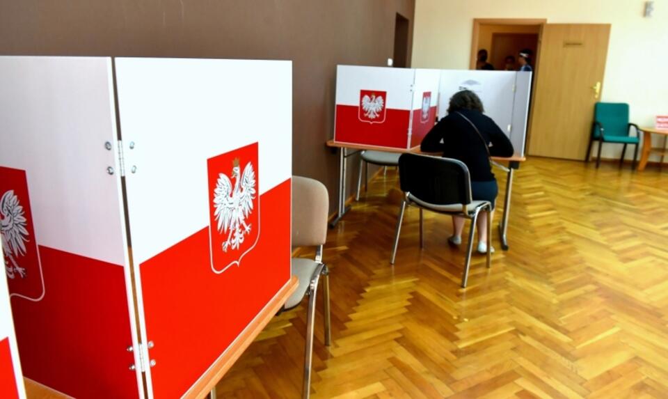 Lokal wyborczy / autor:  PAP/Marcin Bielecki