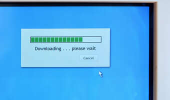 Bruksela kontra piraci internetowi: wykłada pół miliona euro, żeby wytłumaczyć "źle się bawicie"