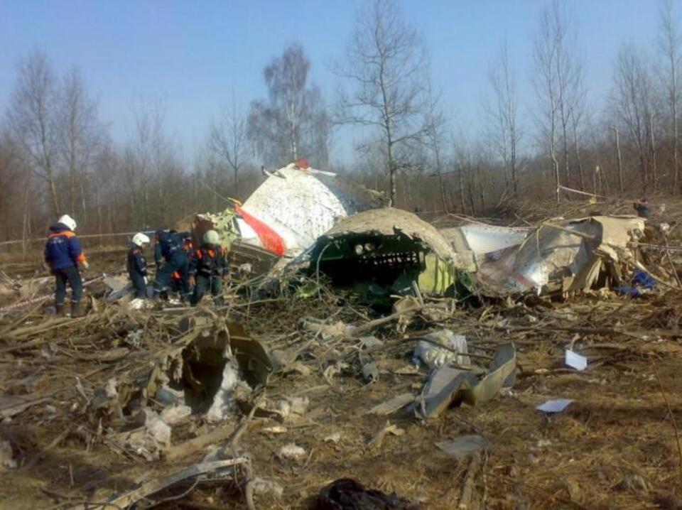 Fot. Zdjęcie "wywiniętych" burt TU-154M z raportu dr. Grzegorza Szuladzińskiego