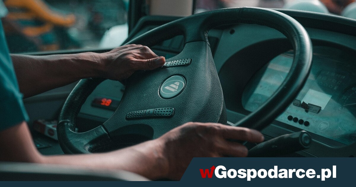 Nie uwierzysz, ile lat ma najstarszy kierowca autobusu na świecie