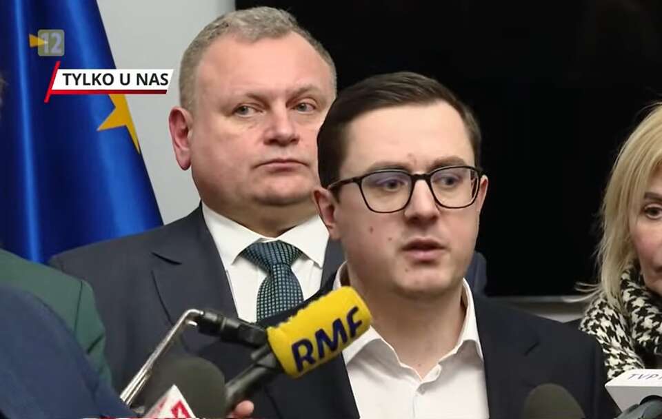 TYLKO U NAS. Buta Motyki. "Ja odpowiadam, a pan słucha"