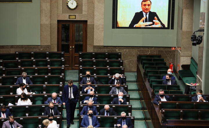 Sejm zajmuje wnioskiem o wotum nieufności wobec ministra sprawiedliwości Zbigniewa Ziobry.  / autor: PAP/Leszek Szymański