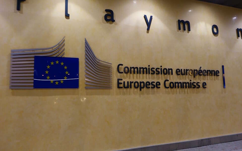 Polityczna uznaniowość na pełnej - KE blokuje 16 mld euro z SAFE dla Węgier. Na zdjęciu wnętrze budynku Komisji Europejskiej / autor: Fratria