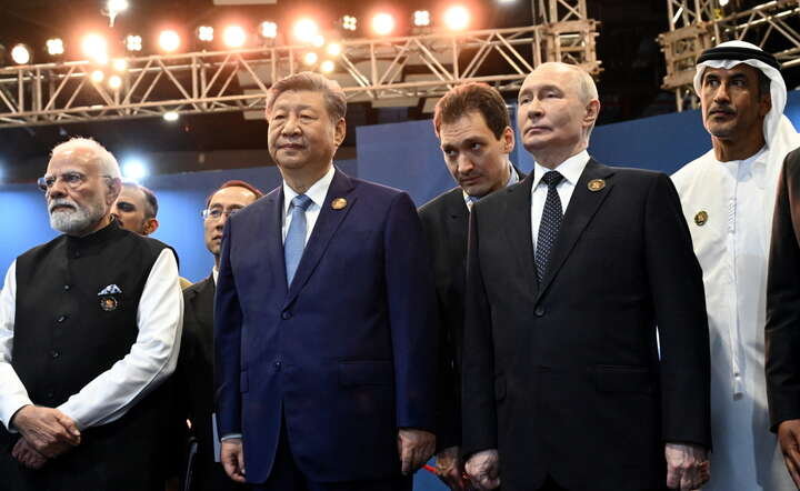 Szczyt BRISC, od lewej premier Indii Narendra Modi, przywódca Chin Xi Jinping, prezydent Rosji Władimir Putin / autor: PAP/EPA/KRISTINA SOLOVYOVA/SPUTNIK/KREMLIN
